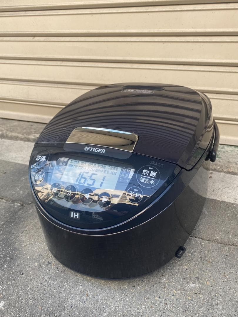 「A638」タイガー IH炊飯ジャー JPW-10E3 23年製 5.5合炊き