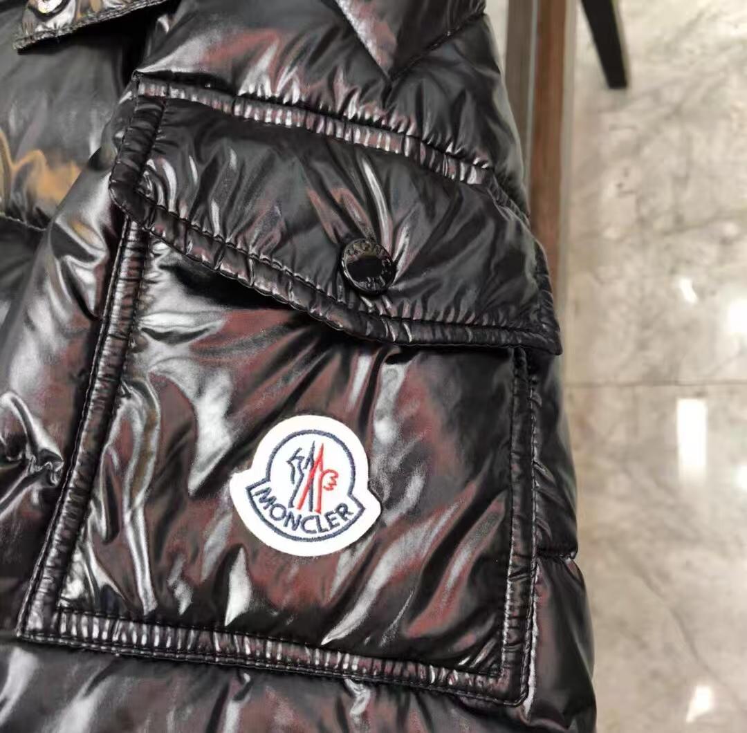 moncler 光沢のあるブラックダウンジャケット サイズ4