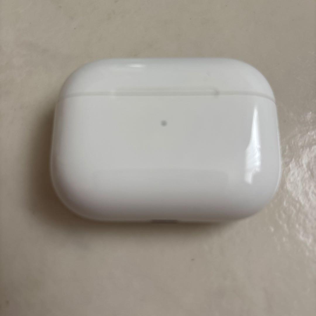 箱付き　正規品AirPods Pro spigenケース付き　ワイヤレスイヤホン