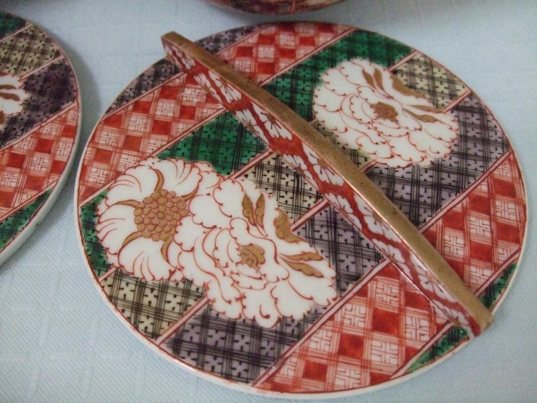 ★古美術品・古伊万里 金蘭手 蓋物碗 茶碗５客組 牡丹・吉祥文 木箱入り