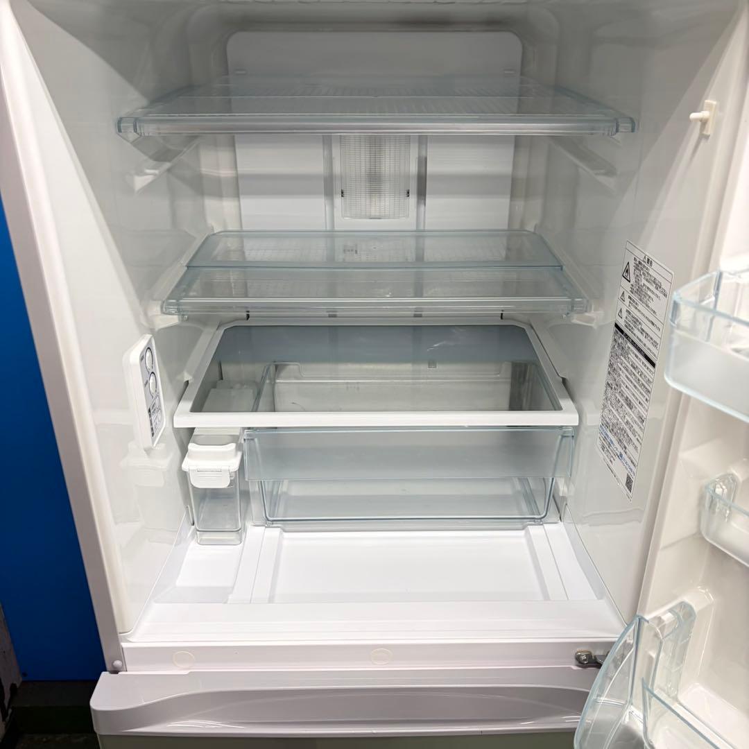 702 東芝大型冷蔵庫　300L強　小型　一人暮らし　右開き　自動製氷　シルバー