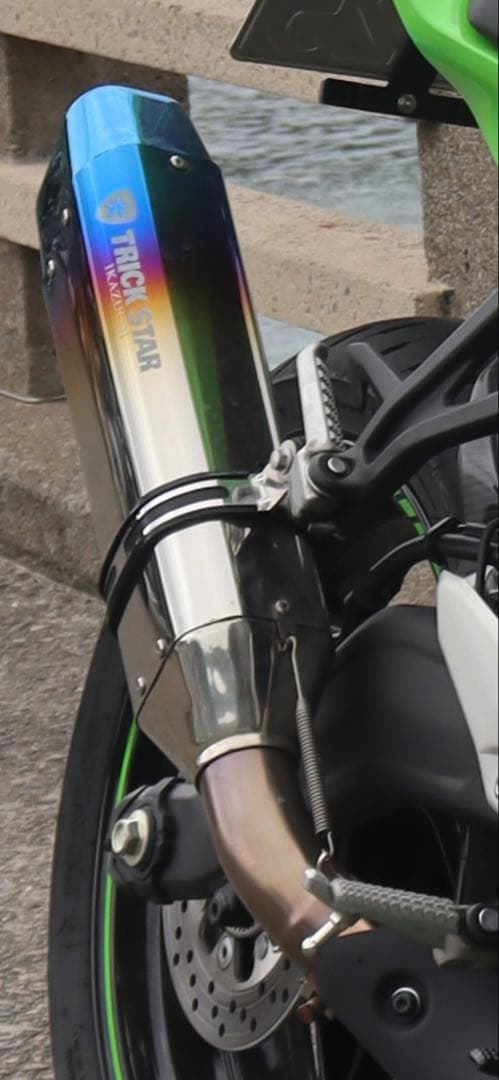 TRICK STAR IKAZUCHI 風マフラー　ZX25R