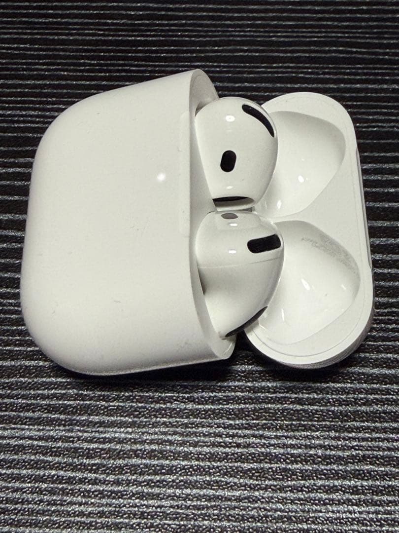 Apple AirPods 4 ノイズキャンセル搭載モデル