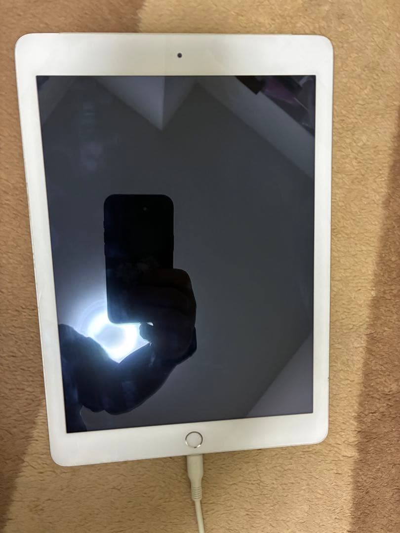 iPad 128GB シルバー 10.2インチ　第五世代（MP272J/A）