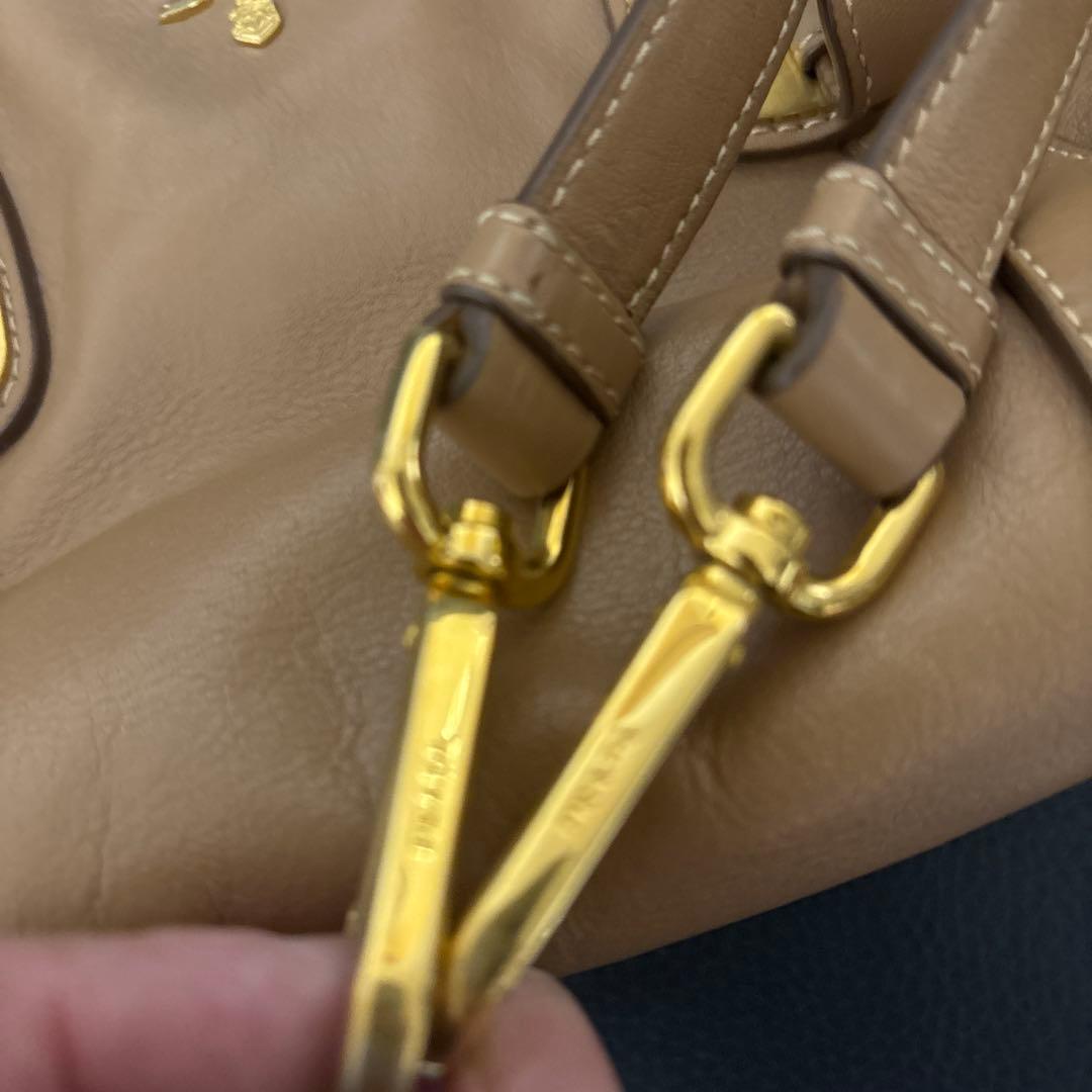 み*の様 PRADA ショルダーバッグ ベージュ ゴールド金具