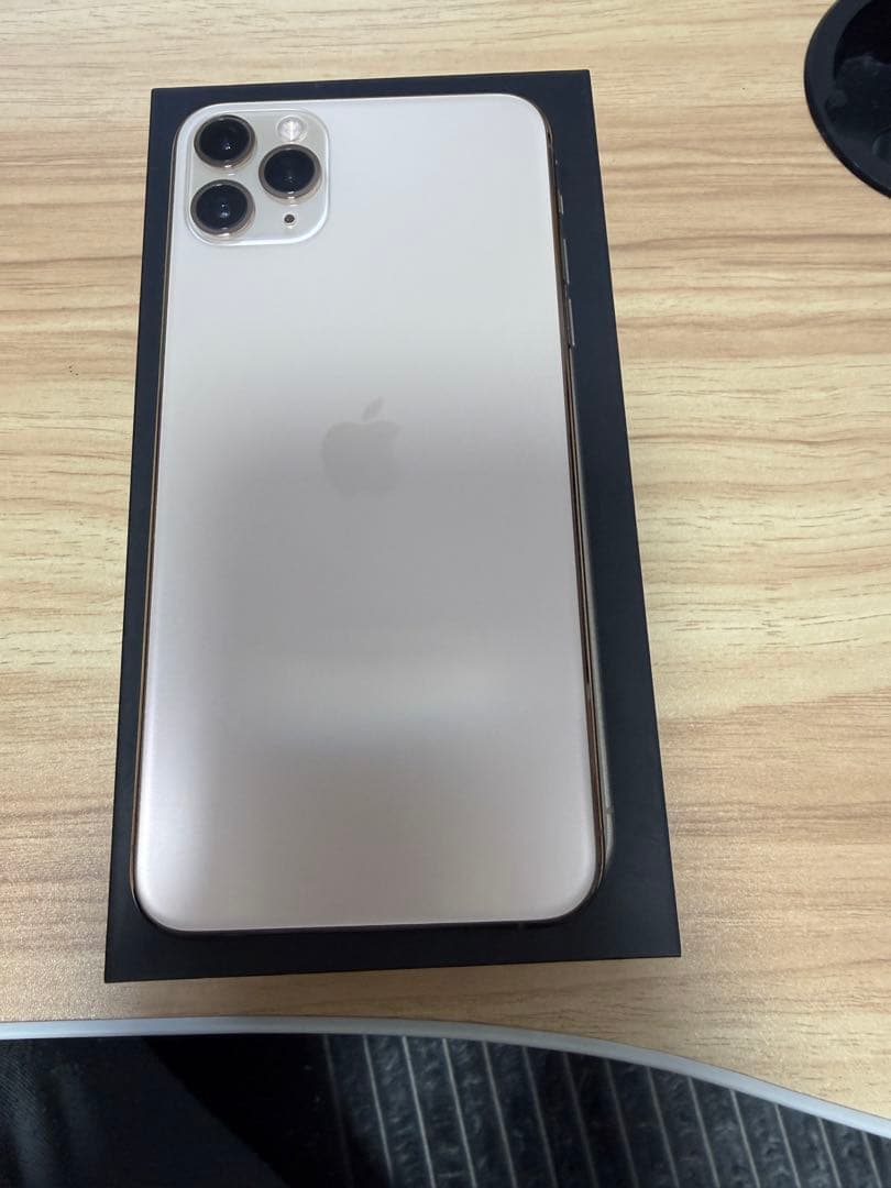 iPhone 11 Pro Max 64GB（ゴールド）中古