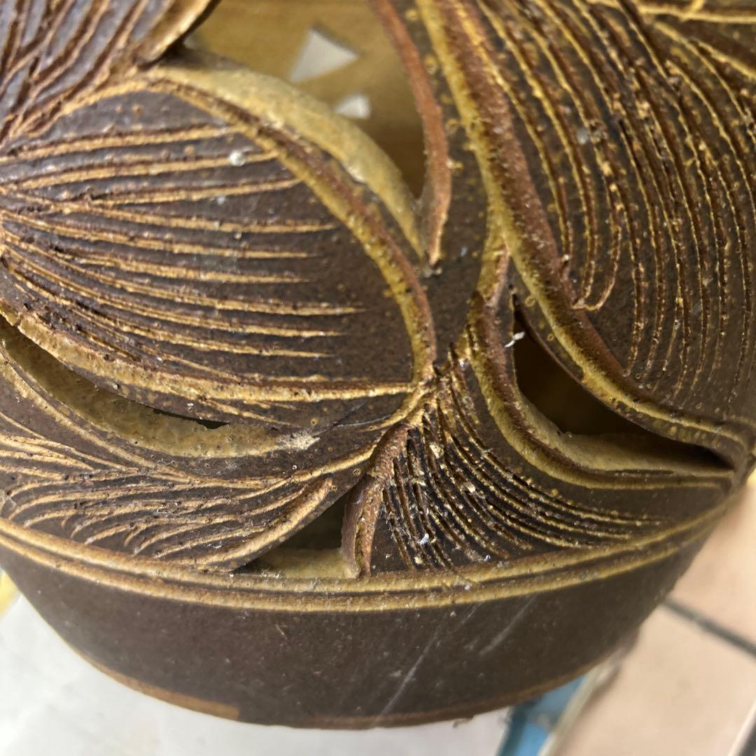 信楽焼傘立て 大容量❗ 透かし唐草彫 高さ４3cm 壺型　　鉢カバー