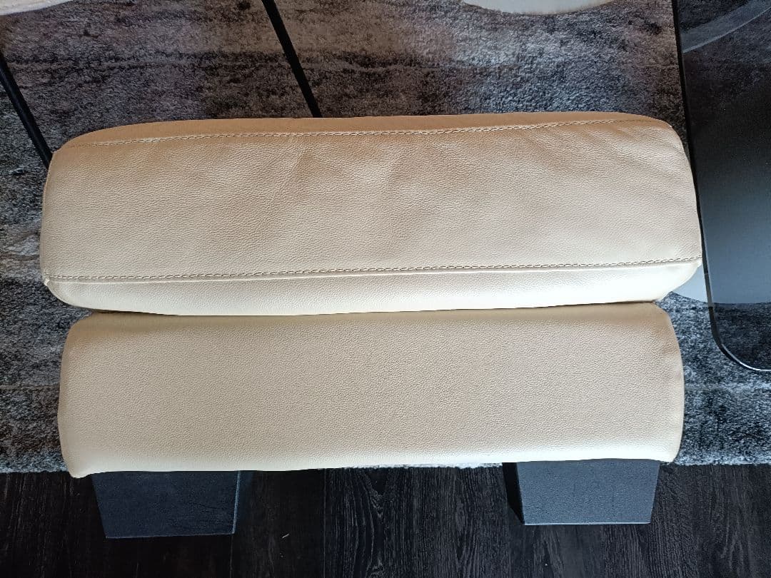 ①　IDC　大塚家具　本革　レザー　オットマン　ホワイト