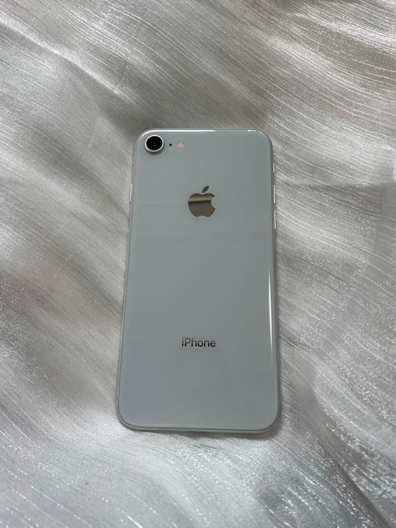 Apple iPhone 8 シルバー 本体