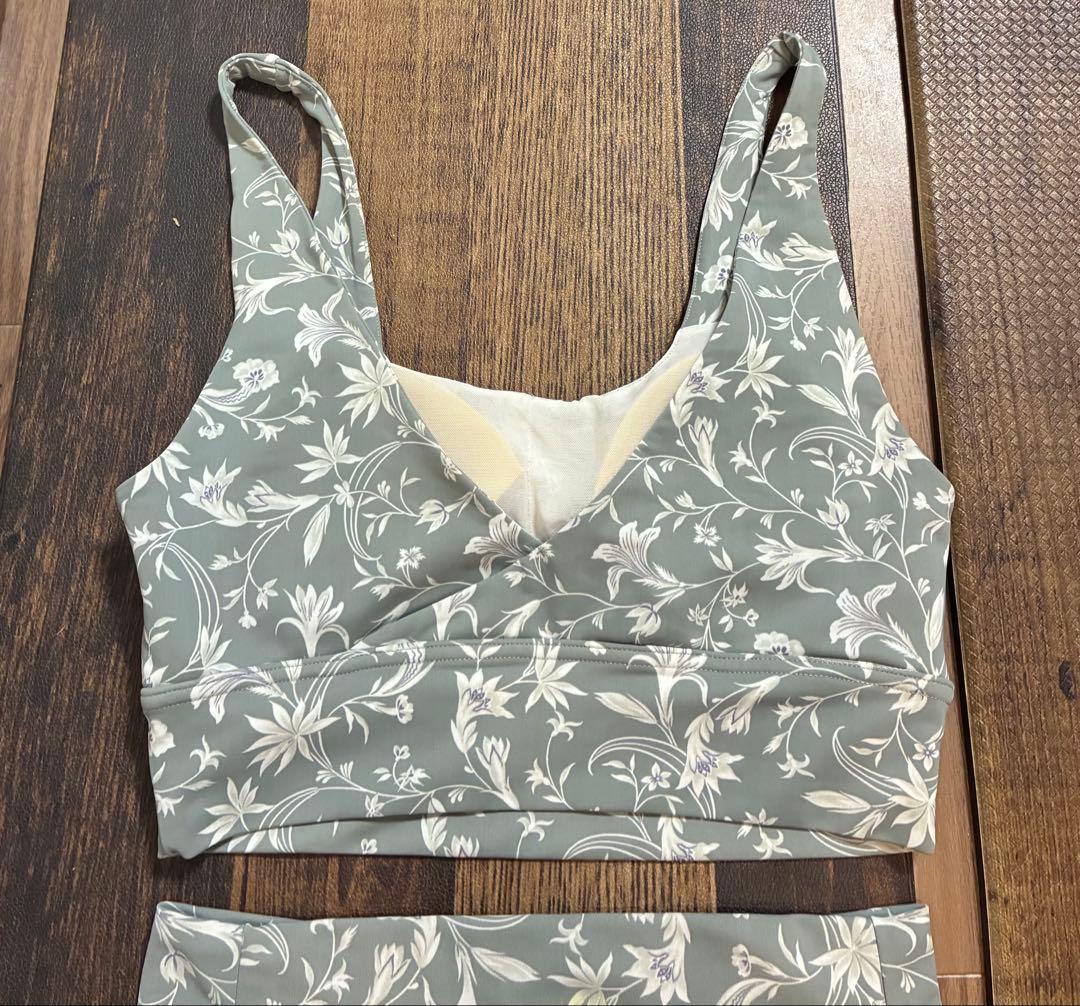 極美　emmi yoga エミヨガ　ヨガウェア　スモークグリーン　M