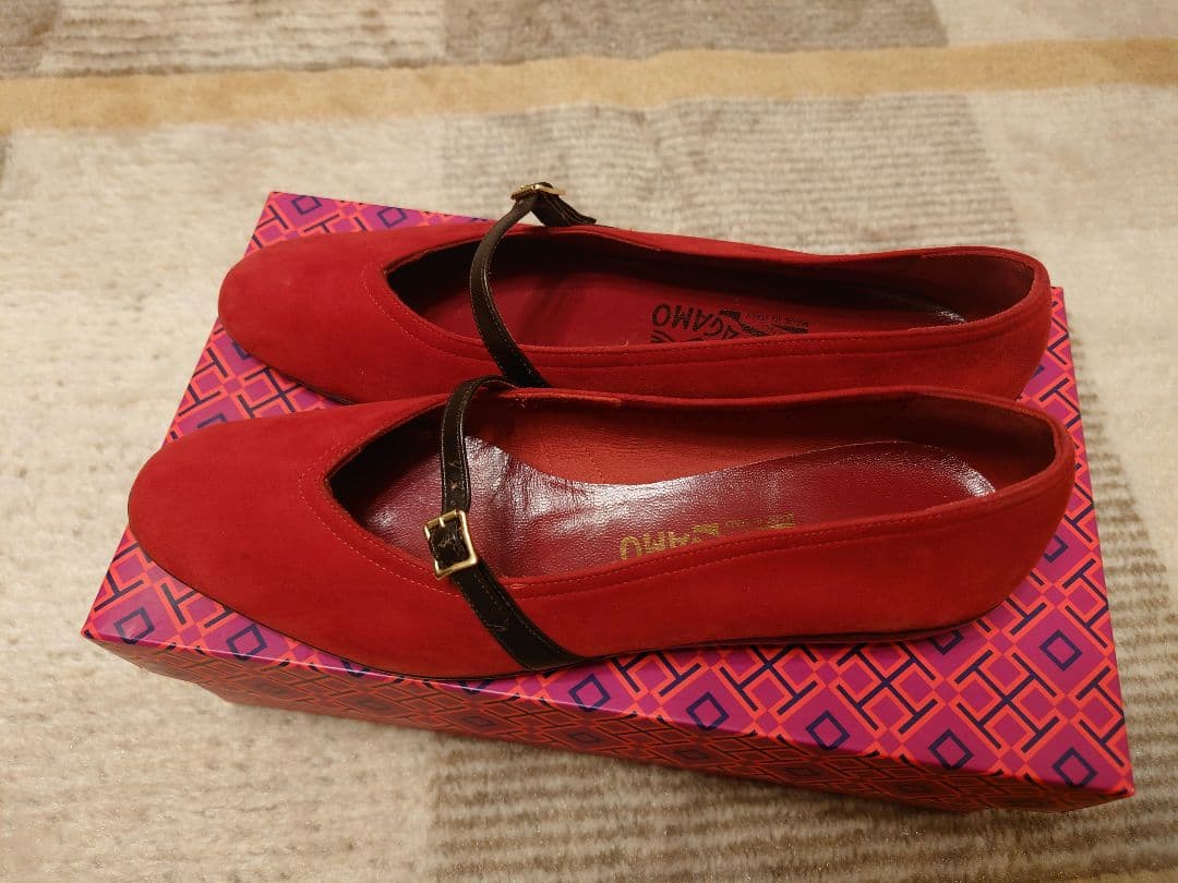 フェラガモ　オードリー