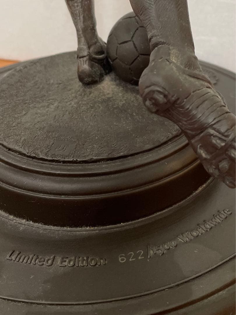 ベッカム　銅像  マンチェスターユナイテッド