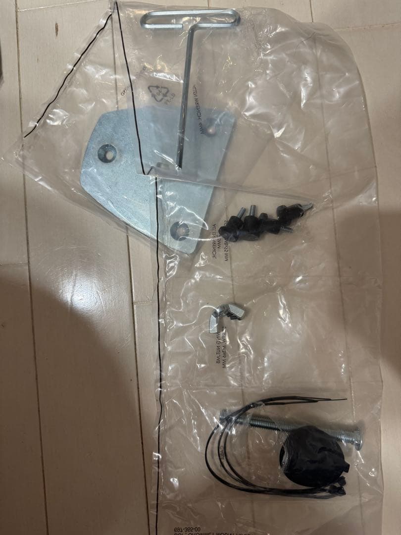 Amazonベーシック モニターアーム (エルゴトロンOEM)