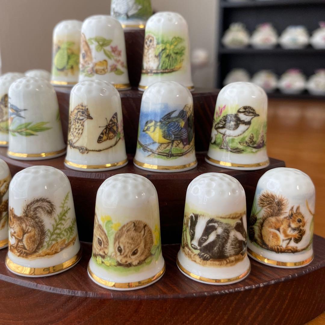 英国　イギリス　オークリーチャイナ　動物イラストの指貫　24個セット　スタンド付