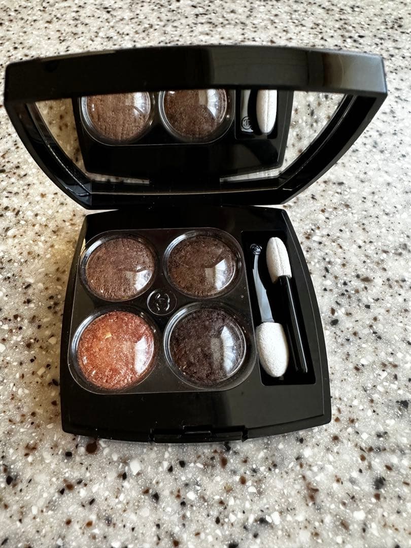 CHANELレ キャトル オンブル ツイード 04 ツイードブランエローズ