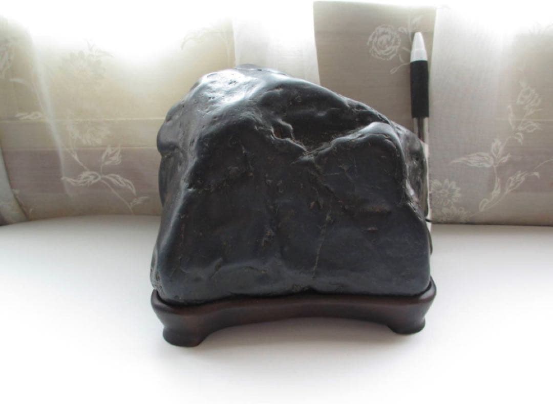 SALE 神居古潭石　深緑　台座あり