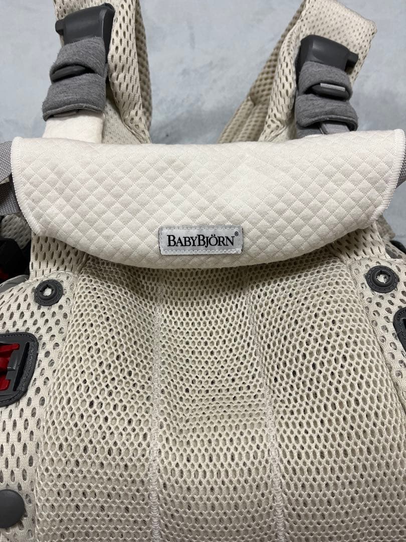 ベビービョルン　ハーモニー　抱っこ紐 クリーム　メッシュ　専用スタイ付き