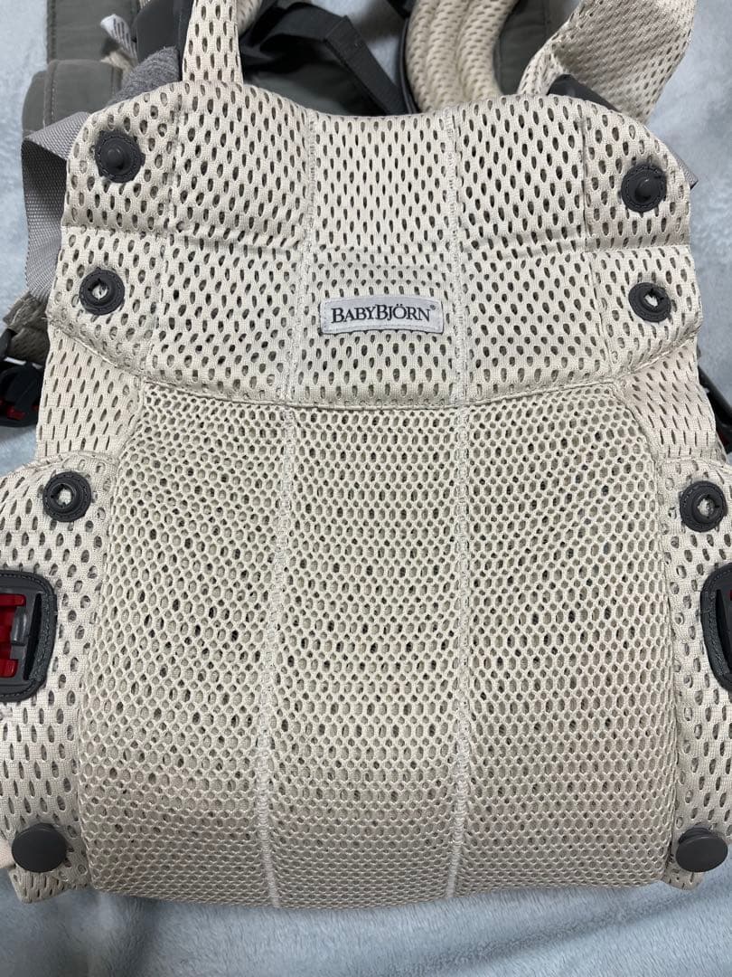 ベビービョルン　ハーモニー　抱っこ紐 クリーム　メッシュ　専用スタイ付き