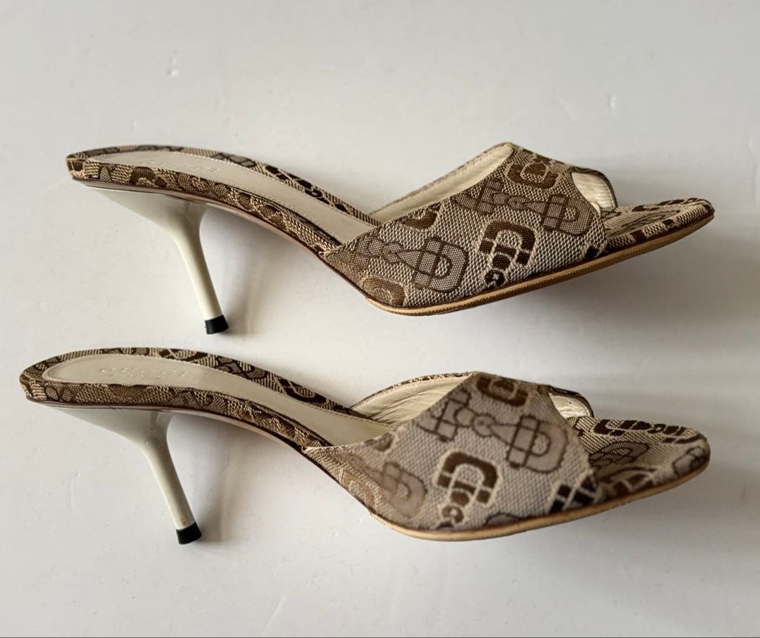 GUCCI ベージュ オープントゥ ミュール