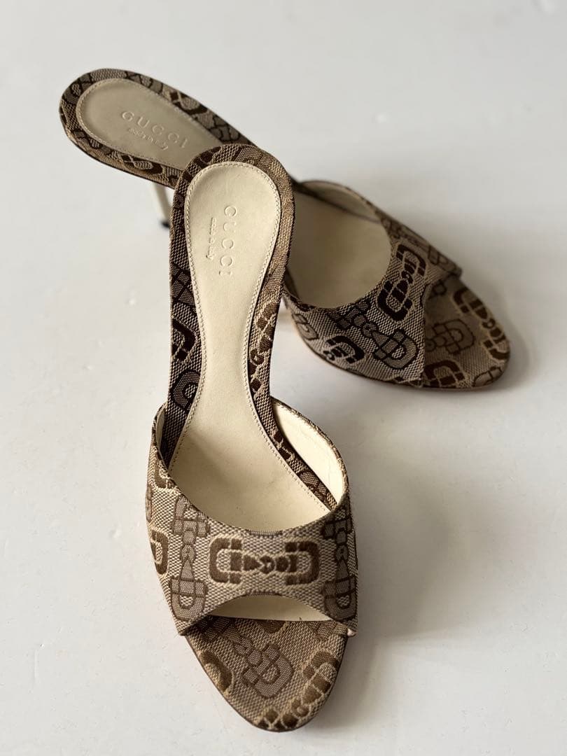 GUCCI ベージュ オープントゥ ミュール