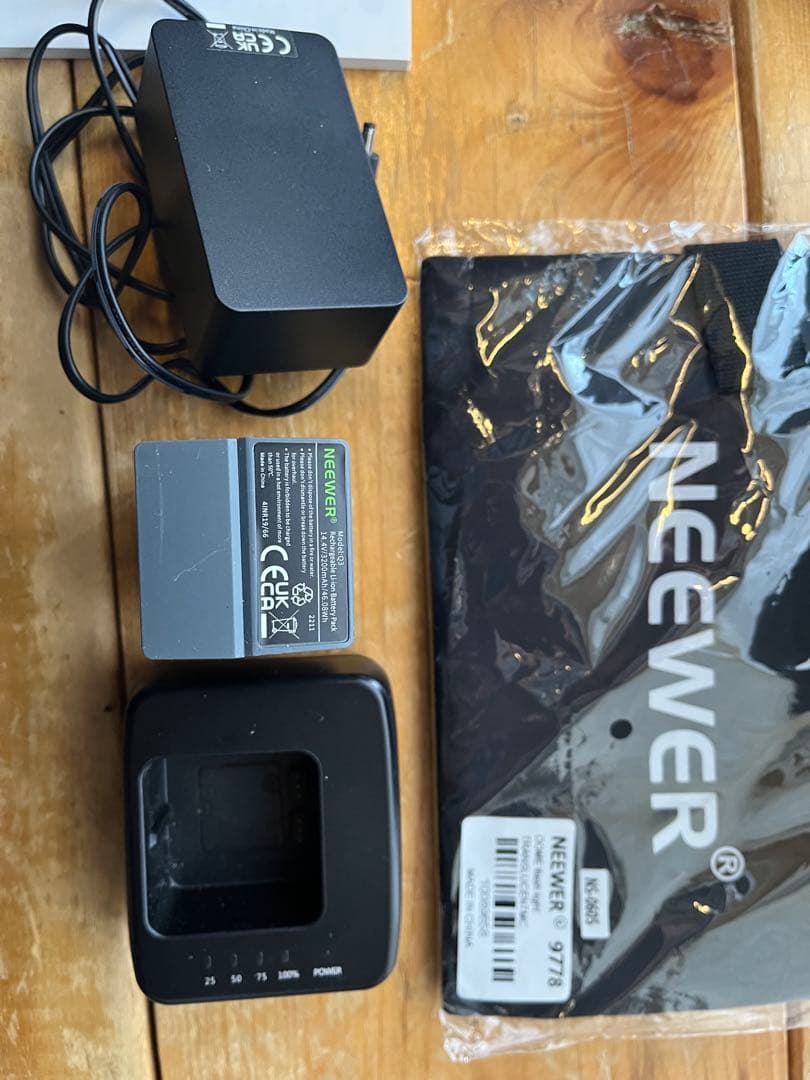 ジャンク　NEEWER Q3 200Ws 2.4G TTLフラッシュストロボ