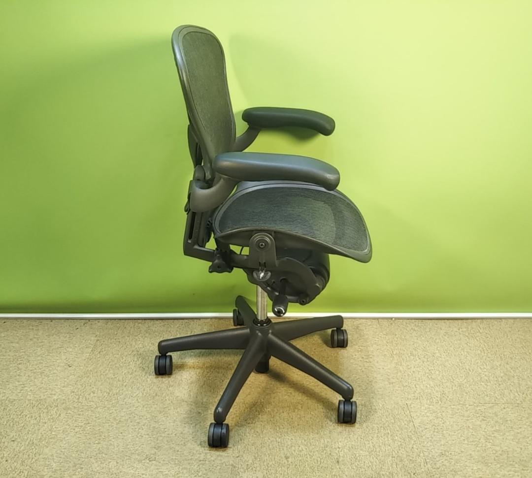 溶接エクレア　bk　アーロンチェア　Aサイズ　フル装備　レバー式可動肘