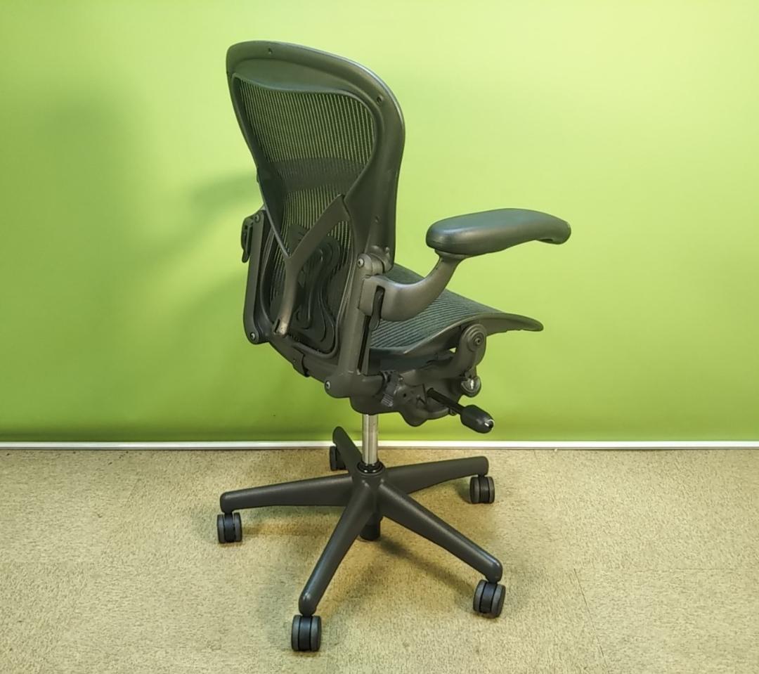 溶接エクレア　bk　アーロンチェア　Aサイズ　フル装備　レバー式可動肘