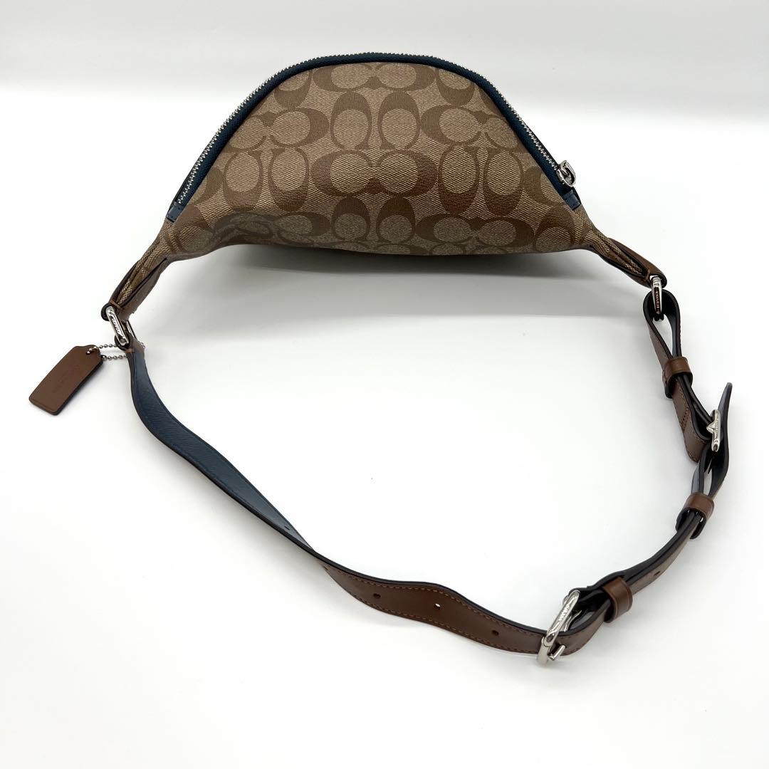 未使用級✨コーチ　ボディバッグ　ショルダー　シグネチャー　レインボー　ブラウン