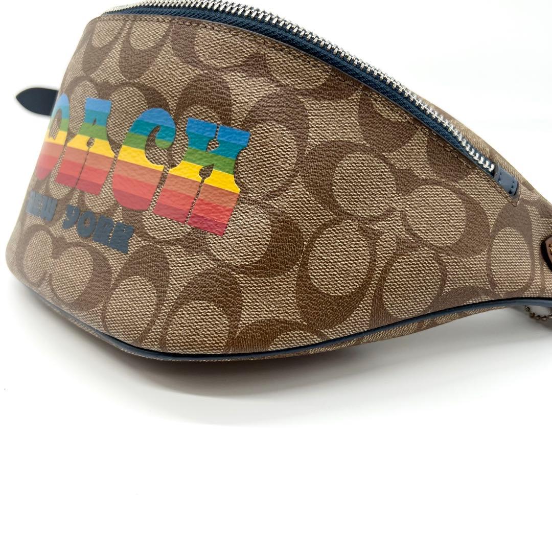 未使用級✨コーチ　ボディバッグ　ショルダー　シグネチャー　レインボー　ブラウン