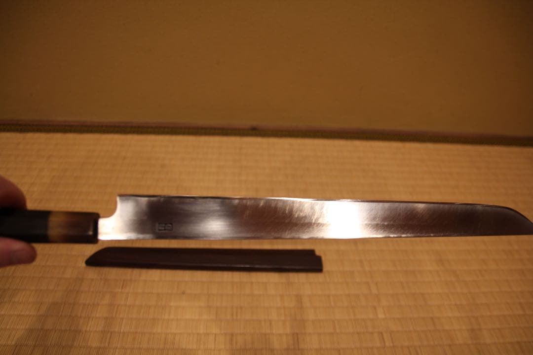 郷右馬允義弘　本焼　先丸蛸引尺ニ寸　黒檀鞘付