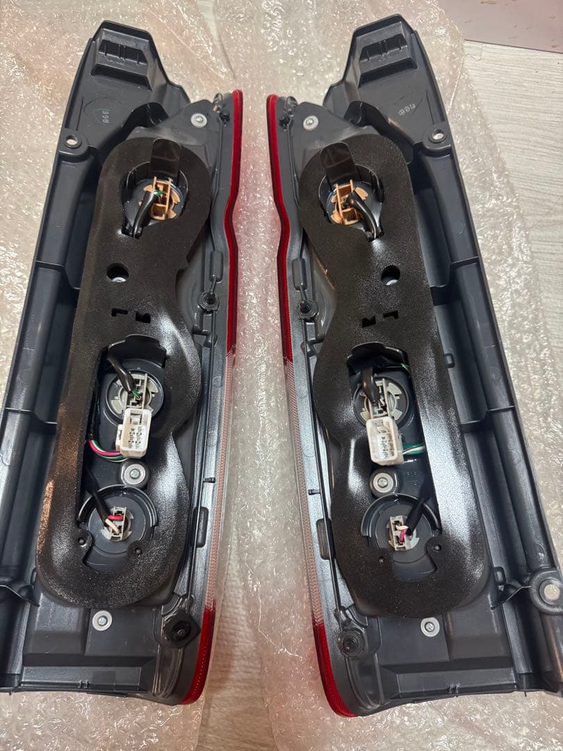 ハイエーススーパーGL7型純正テールライト 左右セット