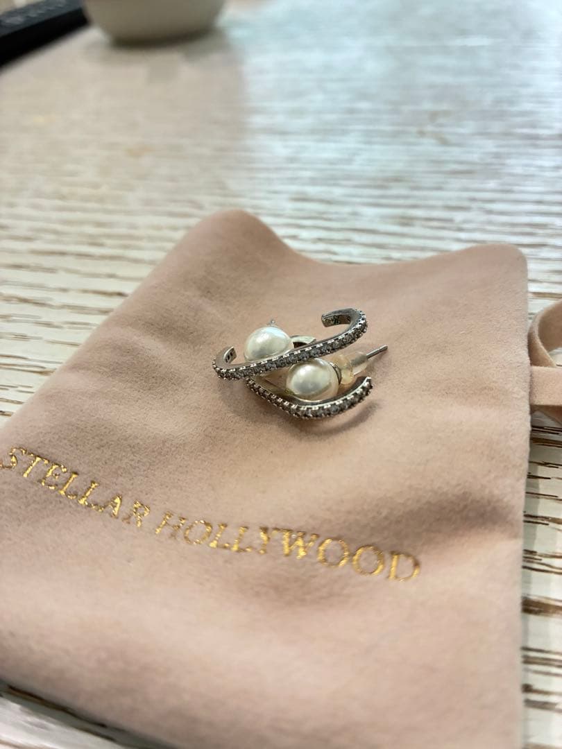 STELLAR HOLLYWOOD パール付きピアス