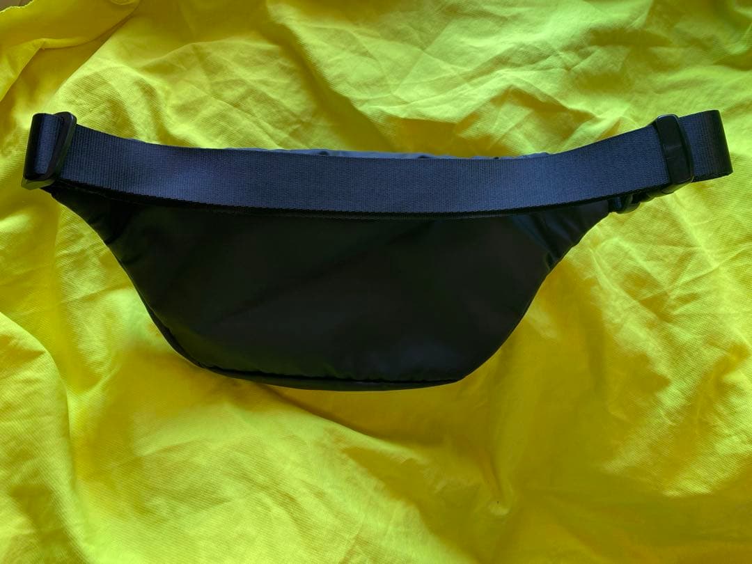 MARY QUANT ボディバッグ 黒　最後の一つ