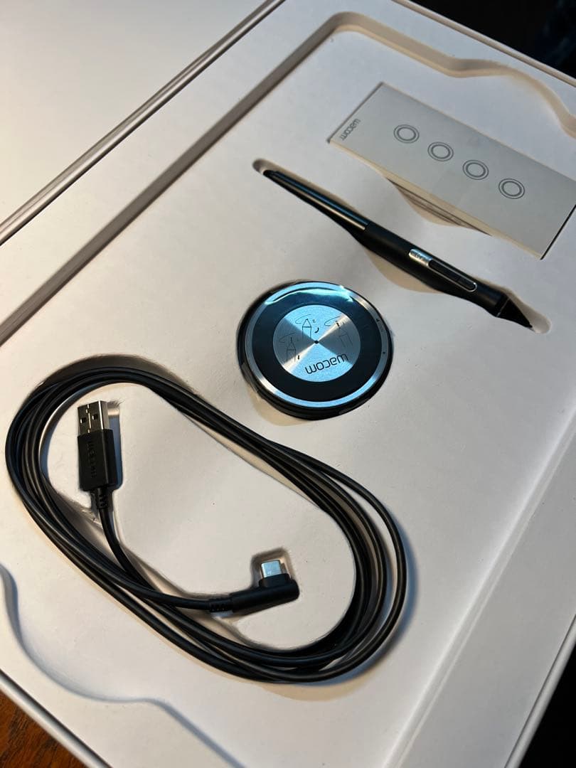 a*i様 wacom intuos pro ペンタブ ワコム　PTH-660