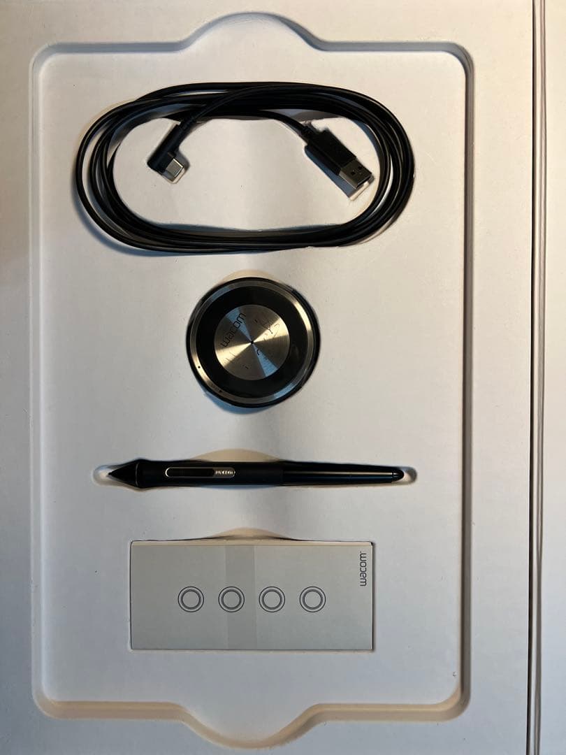 a*i様 wacom intuos pro ペンタブ ワコム　PTH-660