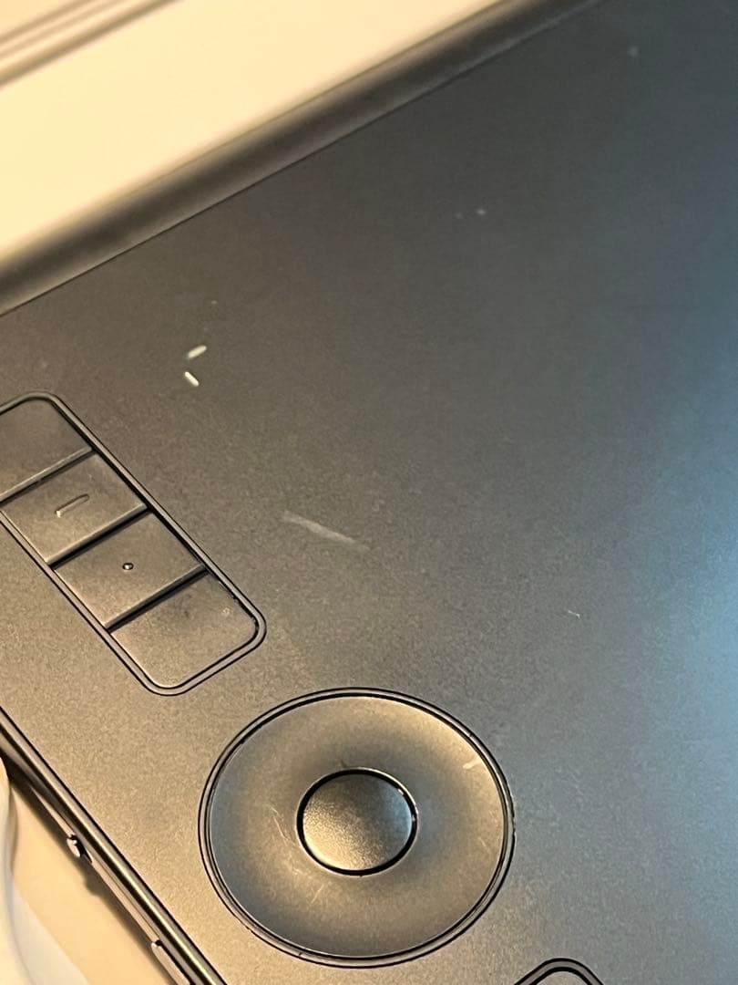 a*i様 wacom intuos pro ペンタブ ワコム　PTH-660