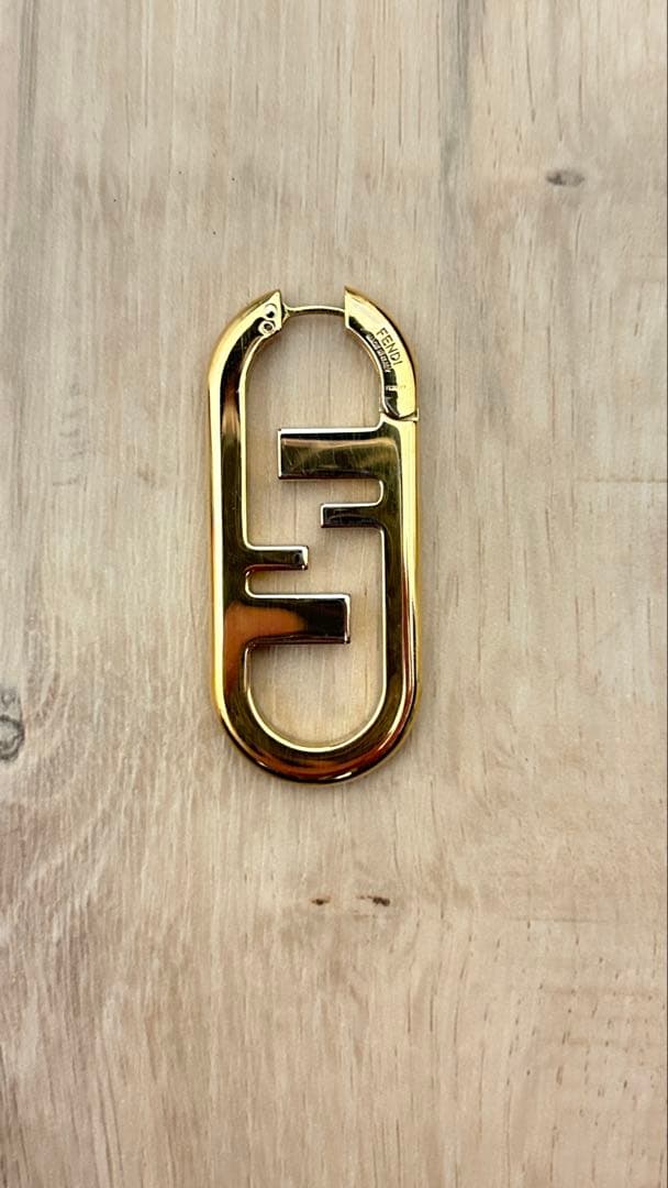 は*る様 FENDI フェンディ オーロック ゴールド ピアス