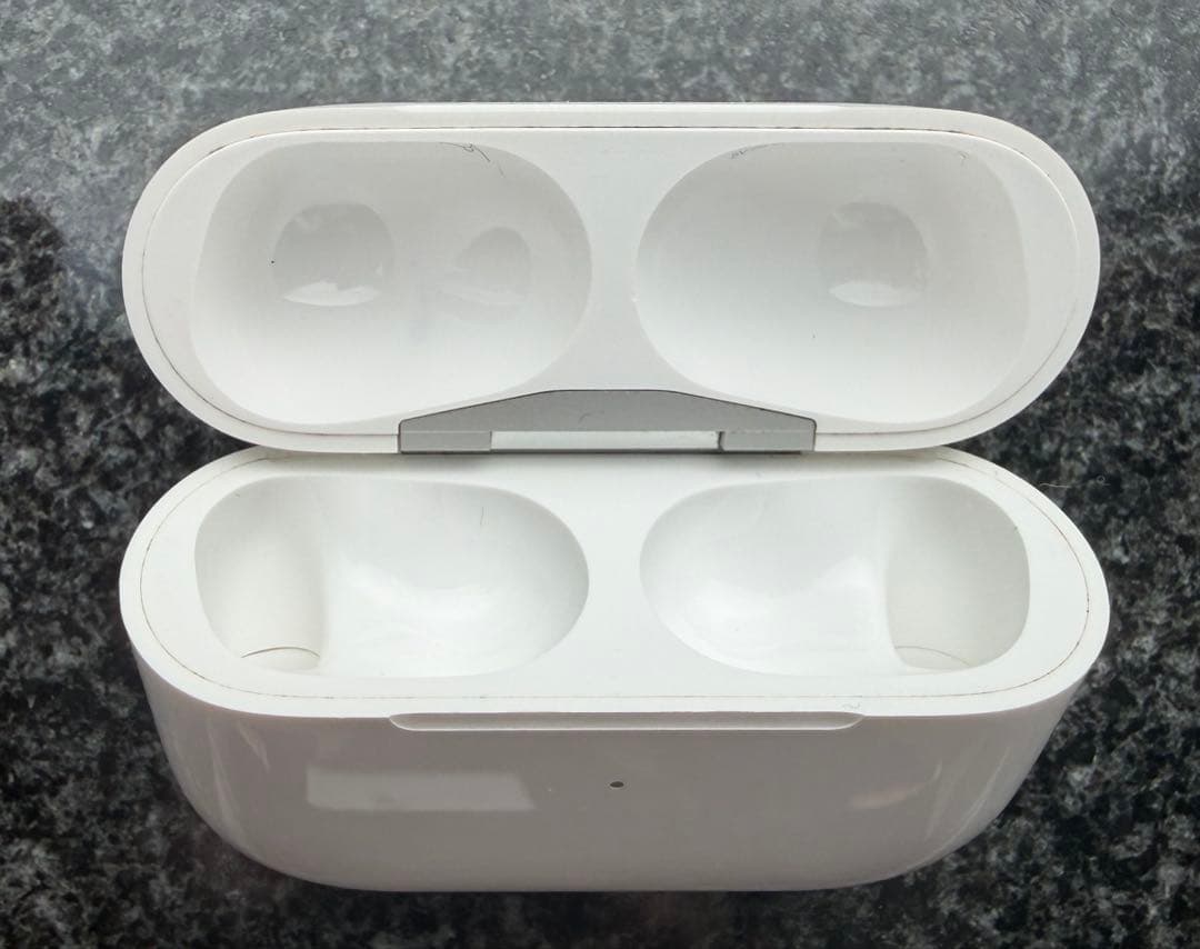 【再再値下げ】AirPods Pro 第一世代　ワイヤレス充電ケース付き