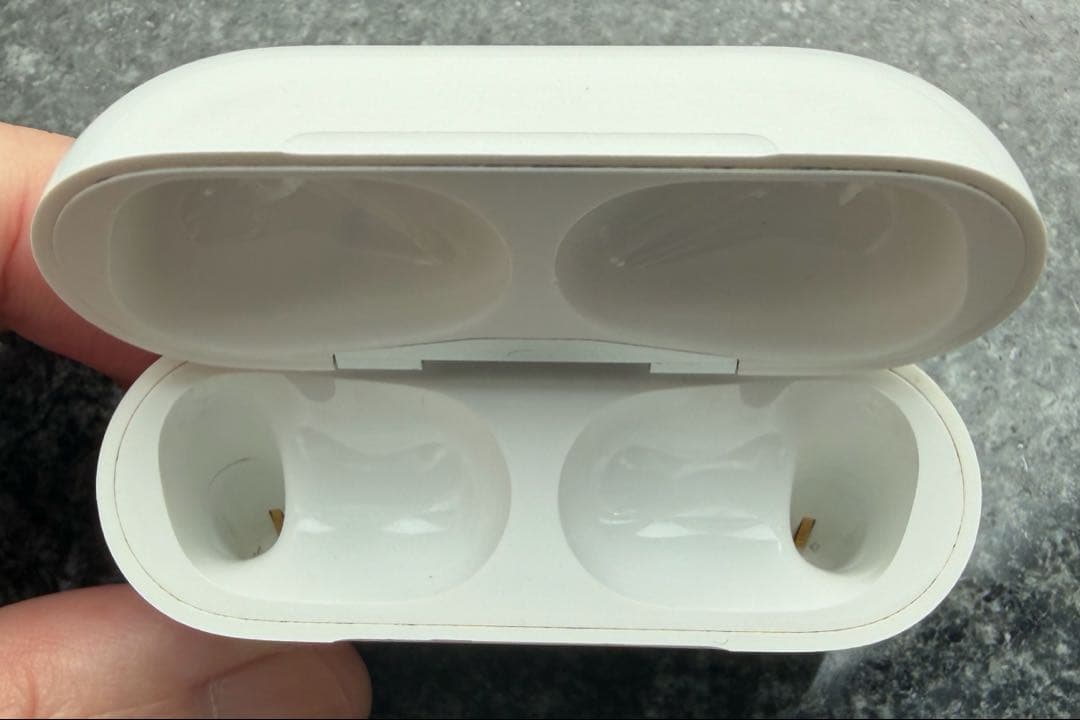 【再再値下げ】AirPods Pro 第一世代　ワイヤレス充電ケース付き
