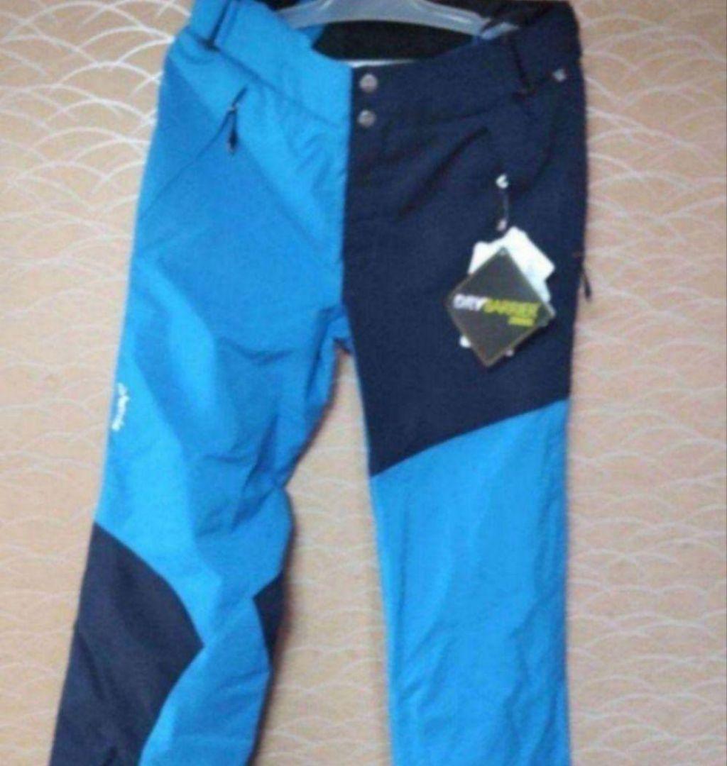 b 新品タグ付き Phenix フェニックス 上下組み合わせ。