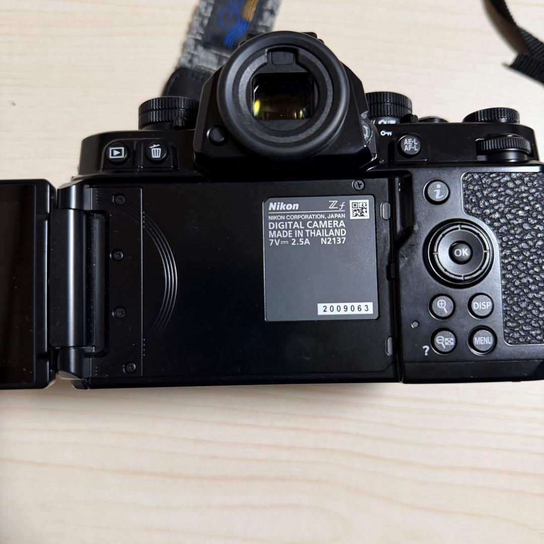 Nikon Zf レンズ付き　バーコードそのまま