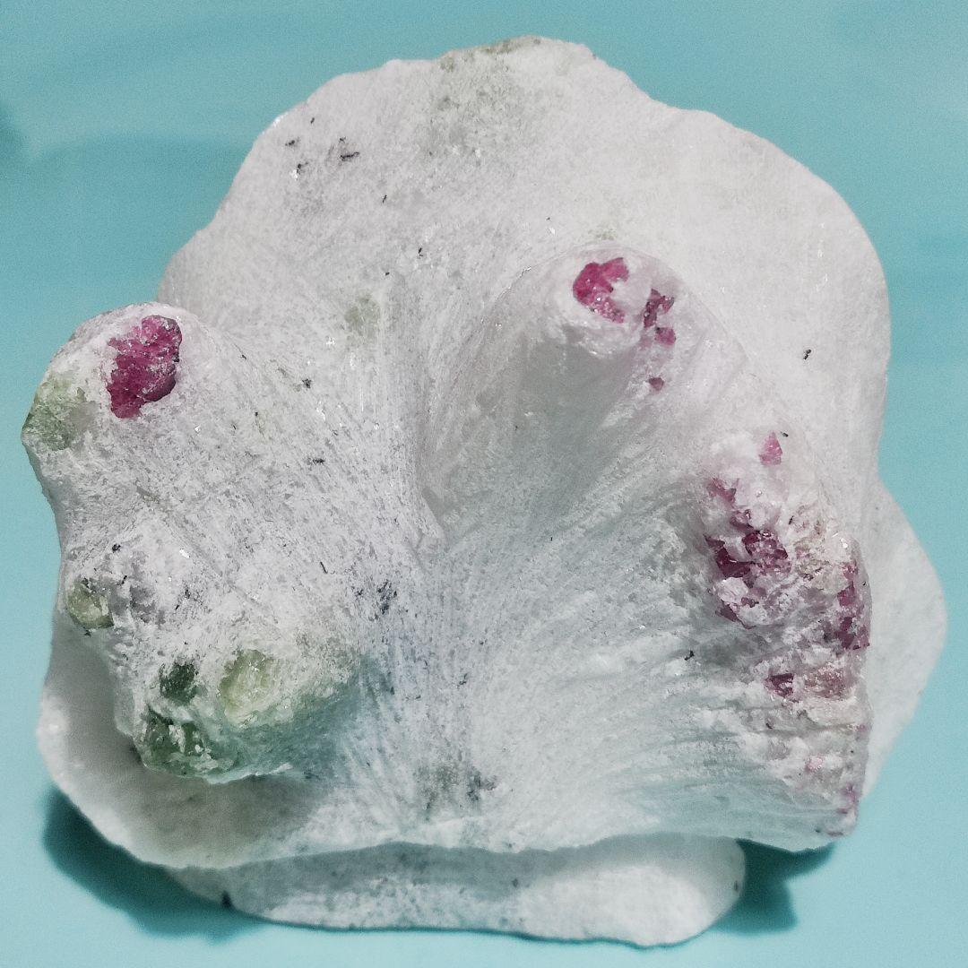 パワーストーン　天然石　大理石中のスピネル　原石　317g　No.33