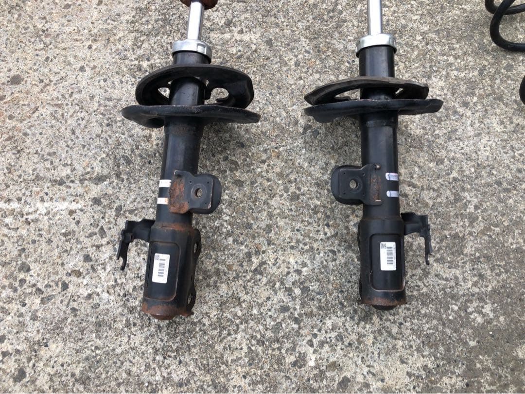 GGH25W ベルファイヤ　ストラットとスプリングセット