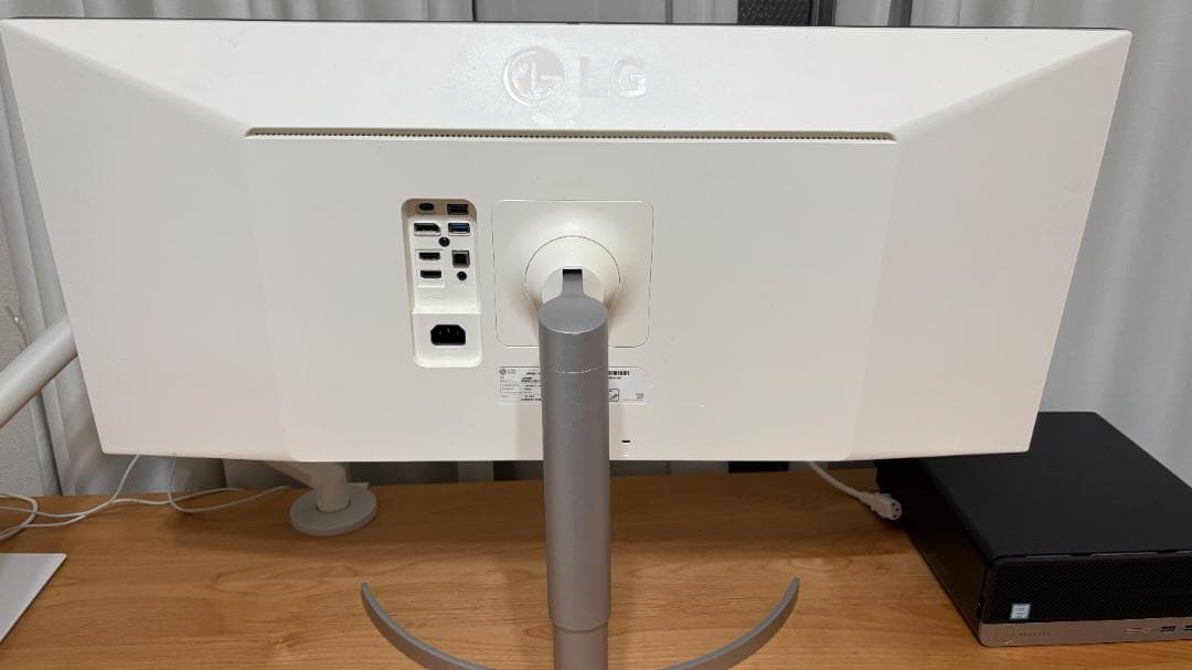 【廃盤希少】LG 3840x2160 ホワイトモニター 本体