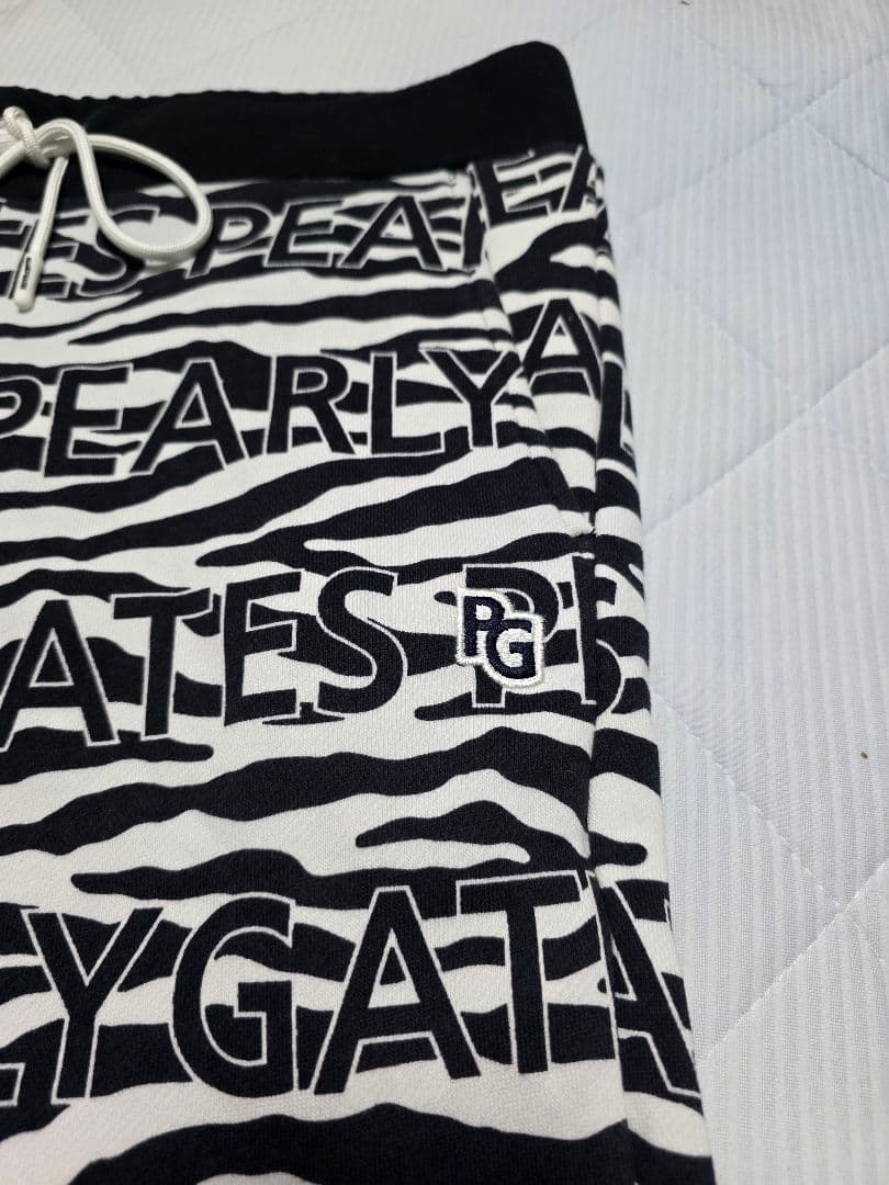 Syoです!新品同様パーリーゲイツゼブラ柄裏起毛セットアップ６