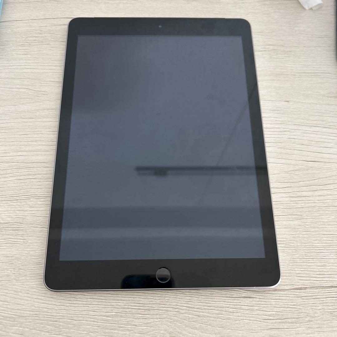 Apple iPad 5世代　128GBシルバー 本体