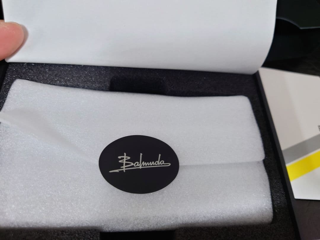 【美品】バルミューダ フォン（本体+箱など）色:ブラック