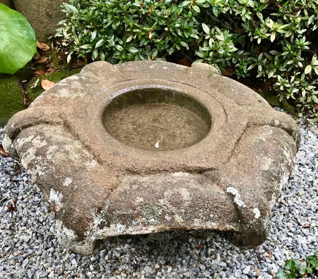 【天然石・蹲・見立て笠型水鉢・手水鉢・庭石３６kg】庭石オブジェ箱庭バードバス