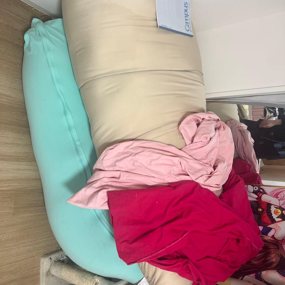 【引き取りに来れる方】 Yogibo ソファー二つとピンクと水色カバー&赤色カバ