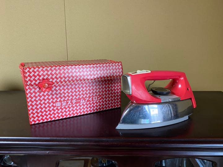 東芝のアイロン　ビンテージ　アンティーク　可愛い　アイロンになります。